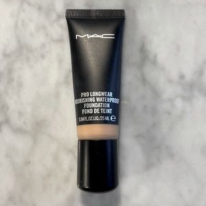 Mac Pro Longwear Foundation